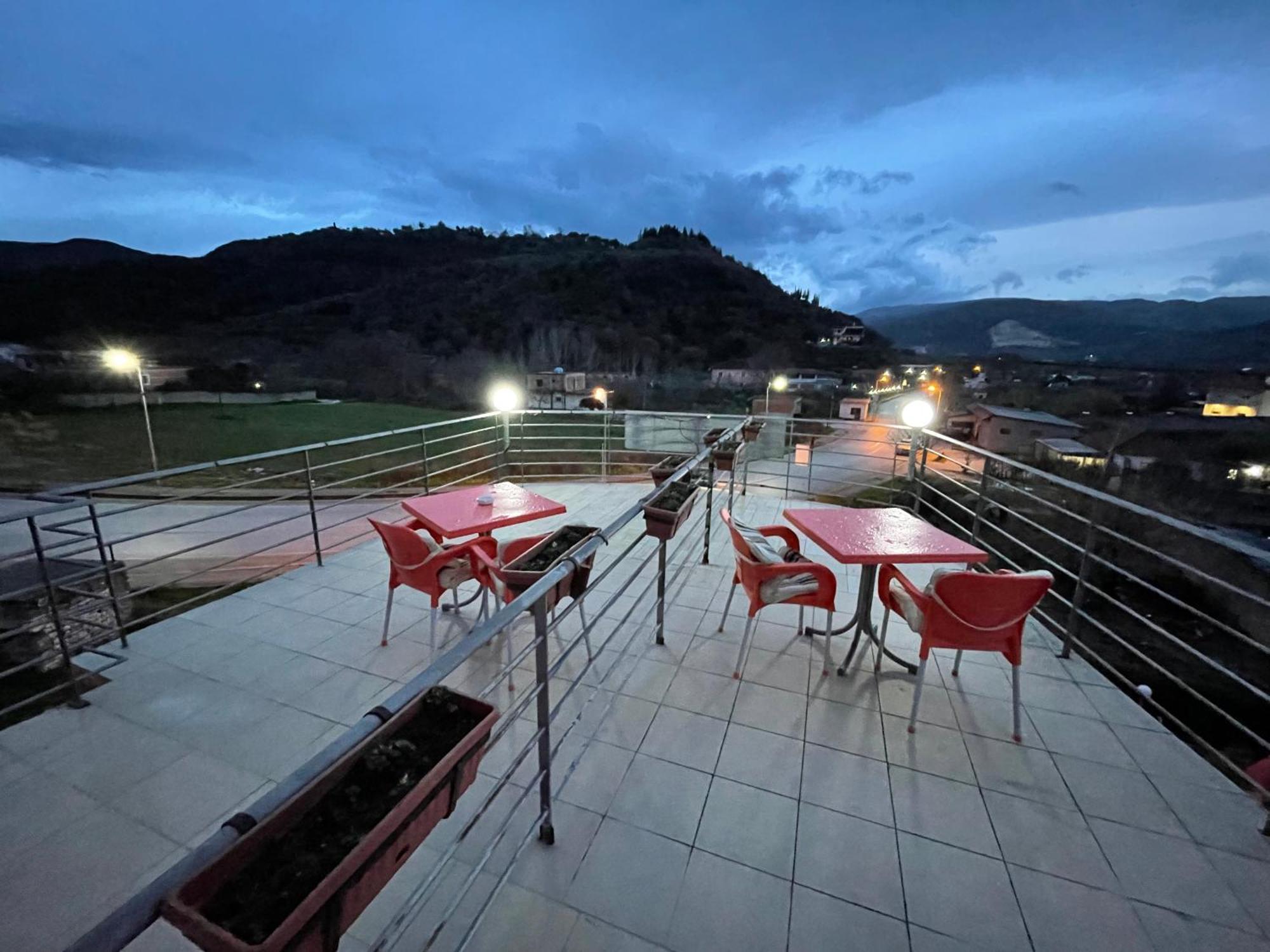 Peshkepi Hotel Bar Restaurant Mete מראה חיצוני תמונה