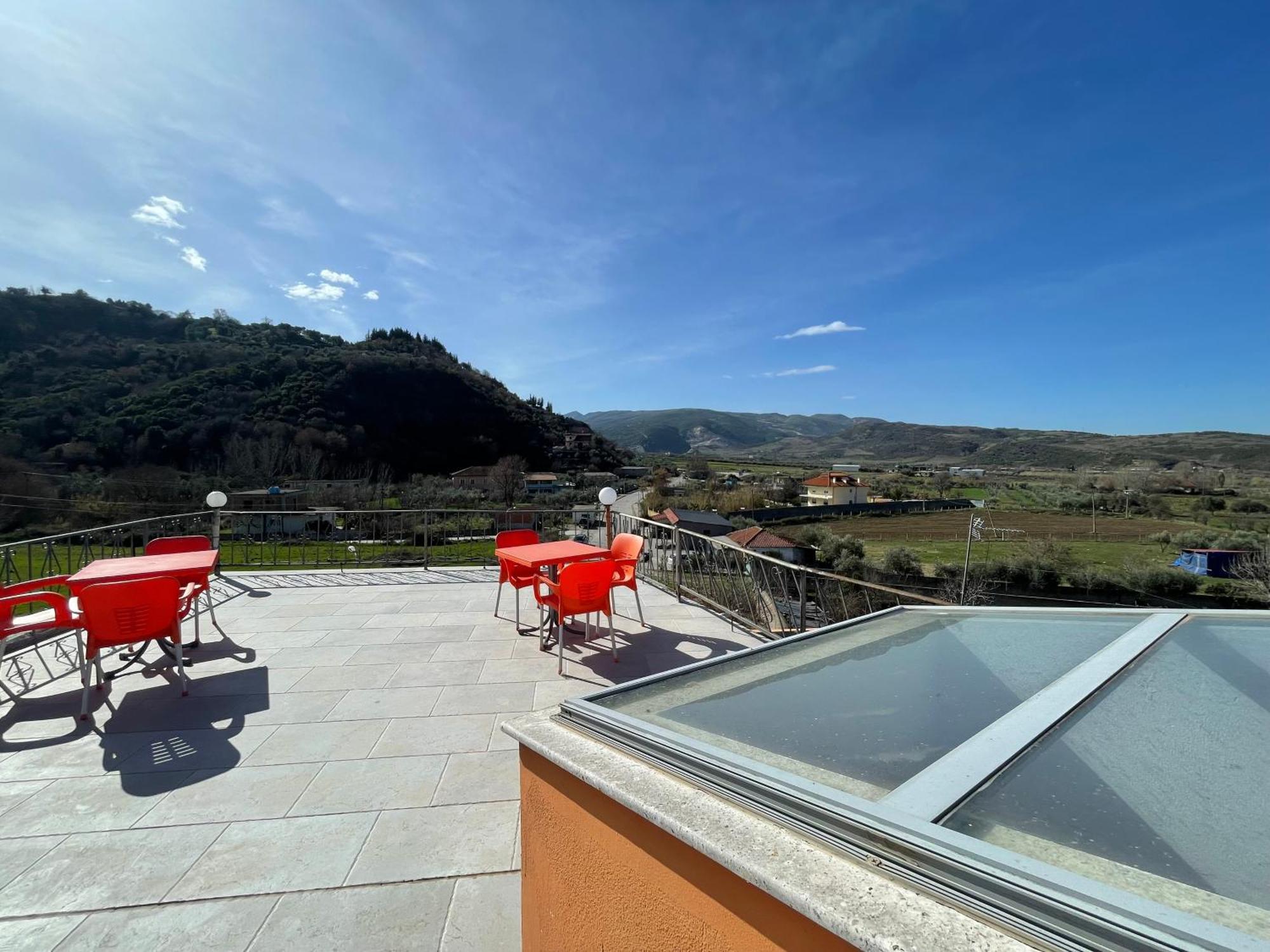 Peshkepi Hotel Bar Restaurant Mete מראה חיצוני תמונה