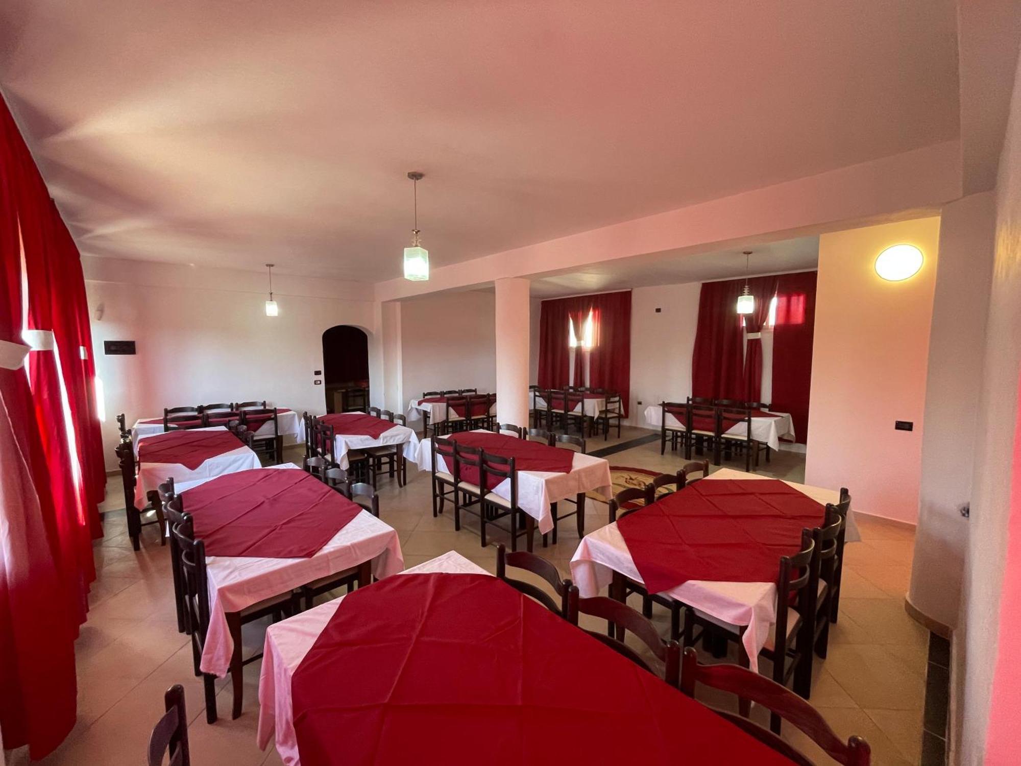 Peshkepi Hotel Bar Restaurant Mete מראה חיצוני תמונה