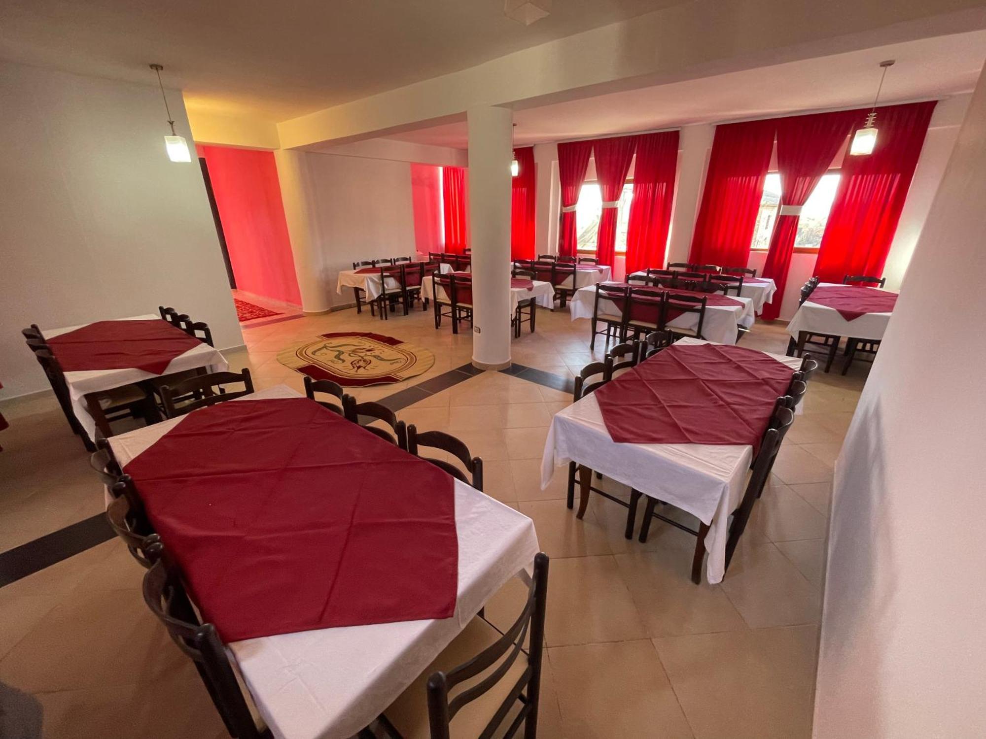 Peshkepi Hotel Bar Restaurant Mete מראה חיצוני תמונה