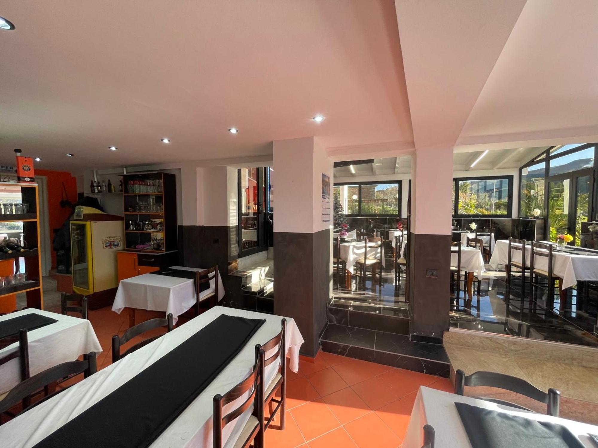 Peshkepi Hotel Bar Restaurant Mete מראה חיצוני תמונה