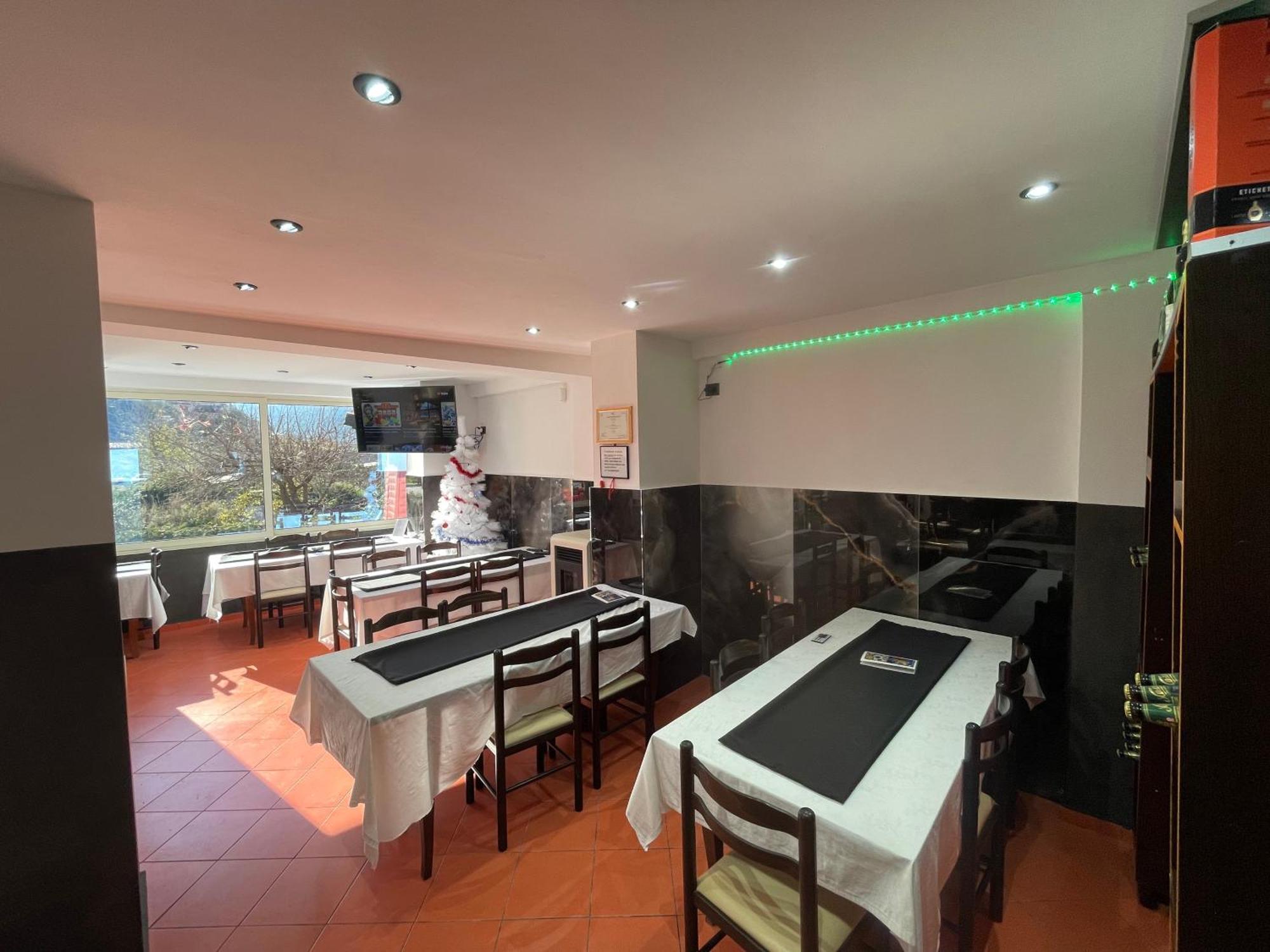 Peshkepi Hotel Bar Restaurant Mete מראה חיצוני תמונה