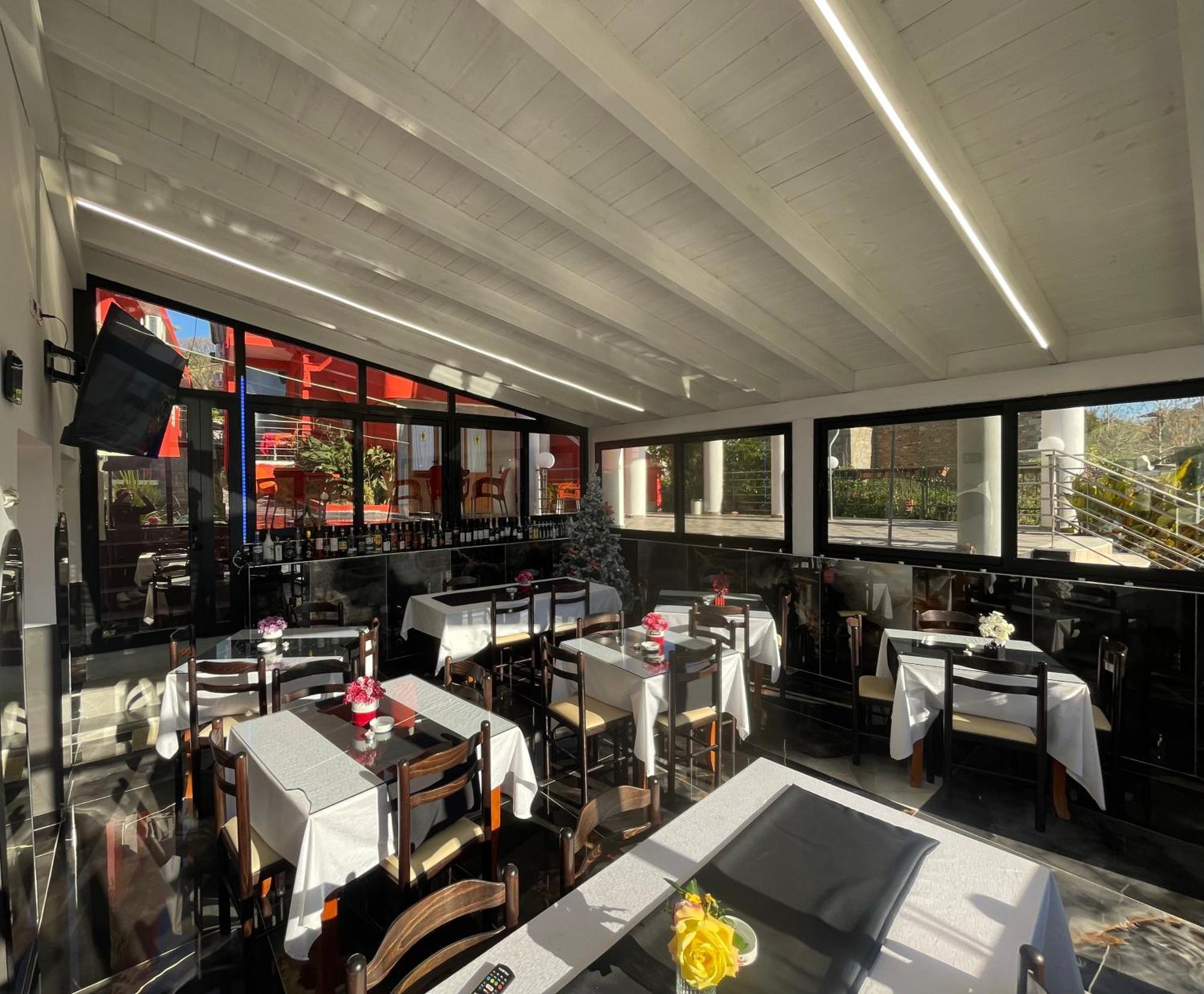 Peshkepi Hotel Bar Restaurant Mete מראה חיצוני תמונה