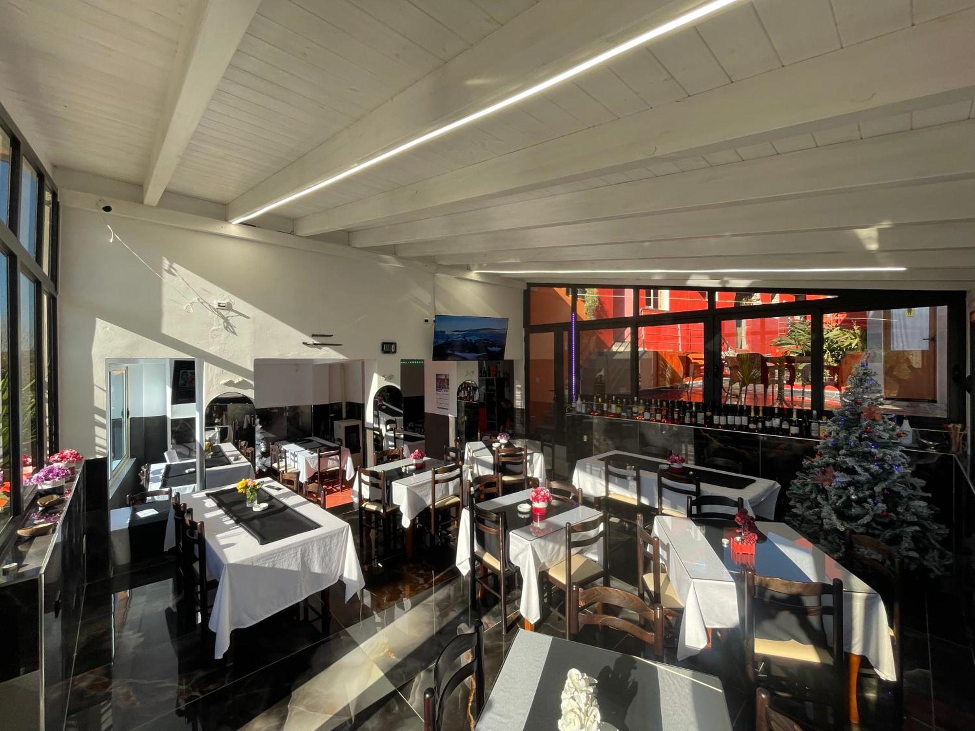 Peshkepi Hotel Bar Restaurant Mete מראה חיצוני תמונה