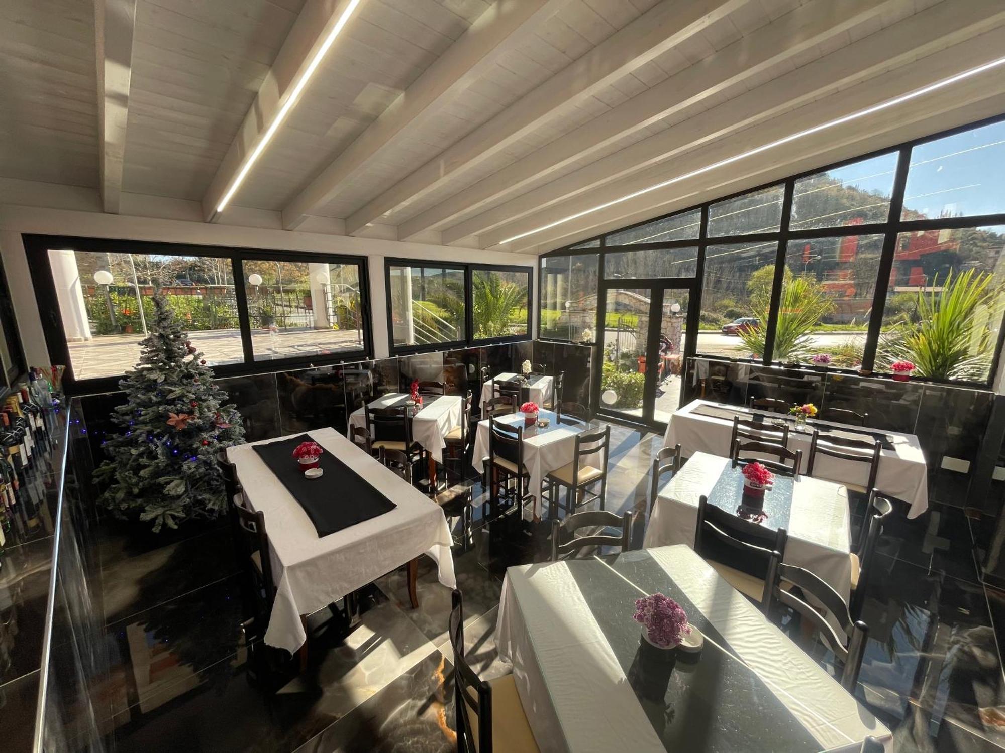 Peshkepi Hotel Bar Restaurant Mete מראה חיצוני תמונה